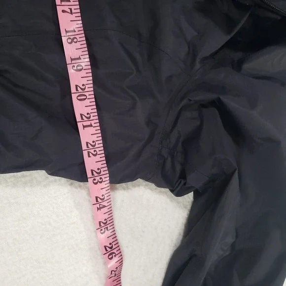 Mountain Hardwear Black Utility Jacket with Hood - Picture 13 of 16